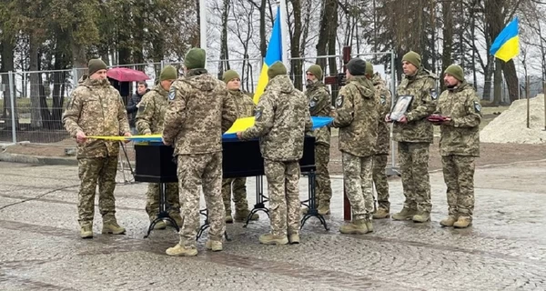 Во Львове впервые похоронили погибшего Героя на бывшем Холме славы