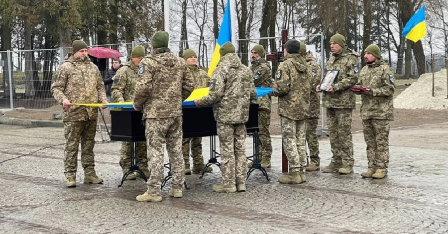 Во Львове впервые похоронили погибшего Героя на бывшем Холме славы