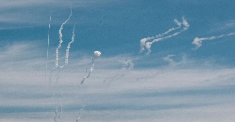 Россияне ночью ударили по Украине 80 дронами, силы ПВО обезвредили 64