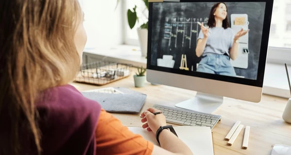 Что изменится после Нового года: порог бронирования, календарь прививок, зарплата учителям и депутатам