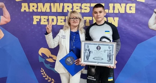 12-летний украинец установил мировой рекорд, выполнив 16 толчков гири весом 32 кг