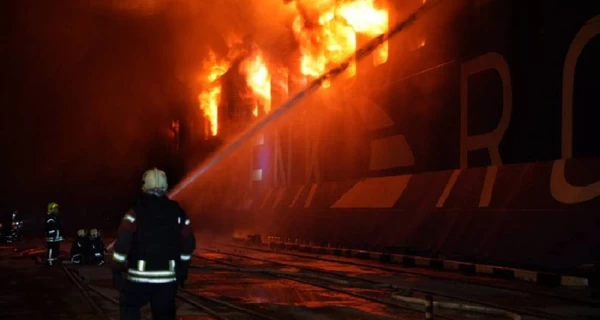 Російський удар пошкодив цивільне судно в порту 
