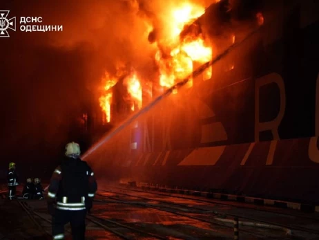 Російський удар пошкодив цивільне судно в порту 