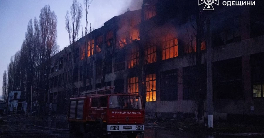 РФ масовано атакує південь України - у Миколаєві лунають вибухи, а Одеса залишилася без світла та води