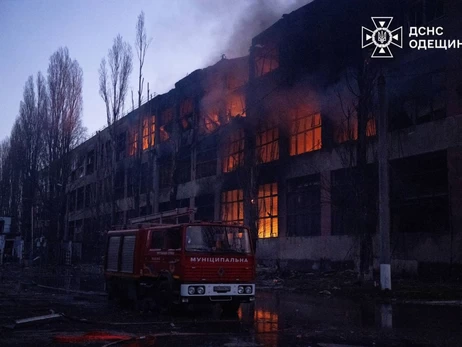 РФ масовано атакує південь України - у Миколаєві лунають вибухи, а Одеса залишилася без світла та води