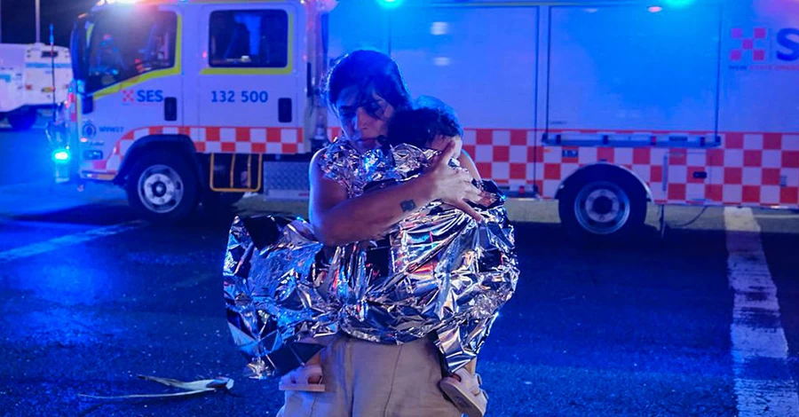 В Сиднее в Австралии двое мужчин расстреляли людей на пляже во время празднования Хануки