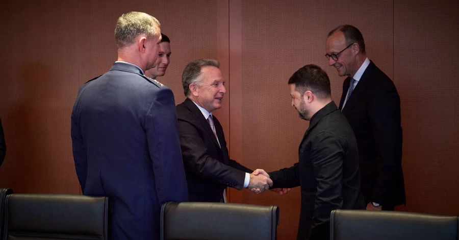 В Германии началась встреча Зеленского с Уиткоффом и Кушнером по мирному плану (обновлено)