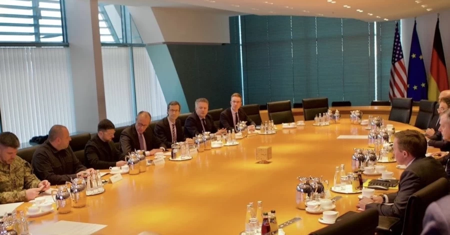 Виткофф заявил о «значительном прогрессе» в переговорах – встреча продолжится утром