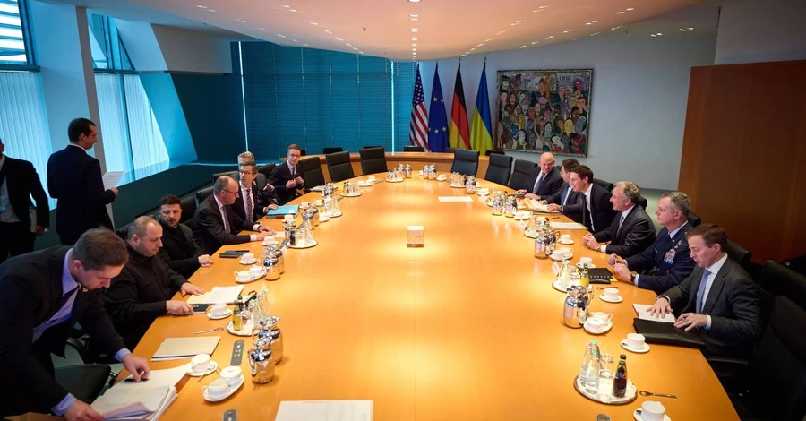 Зеленський на переговорах зі США допустив відмову від вступу України до НАТО, - Reuters