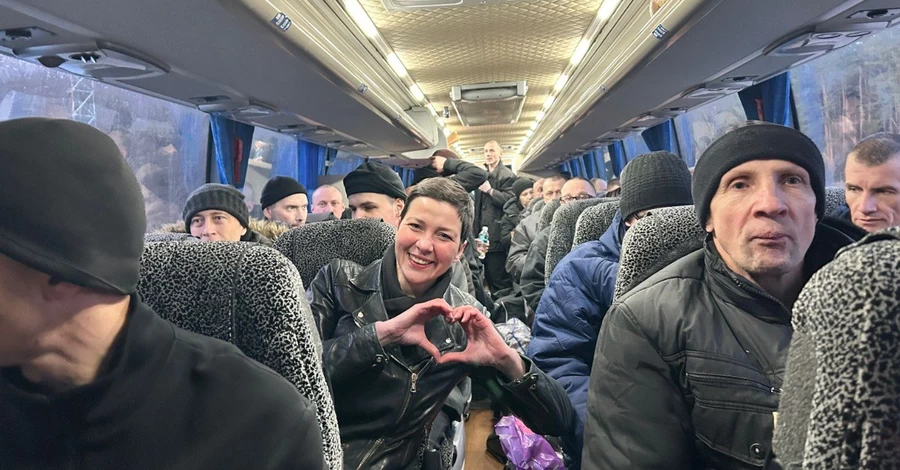 Беларусь передала Украине 114 политзаключенных, среди них - украинцы