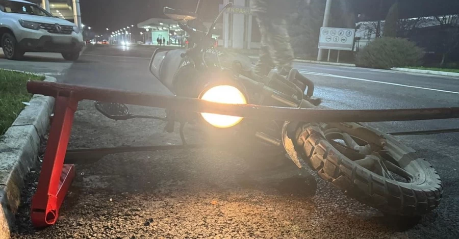 Уклонист на мотоцикле протаранил пограничный пункт, чтобы сбежать в Румынию