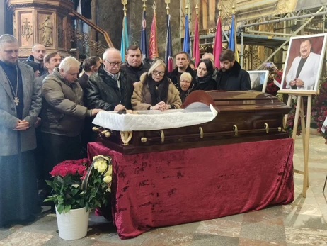 У Львові ховають народного артиста Степана Гігу - прийшли тисячі людей