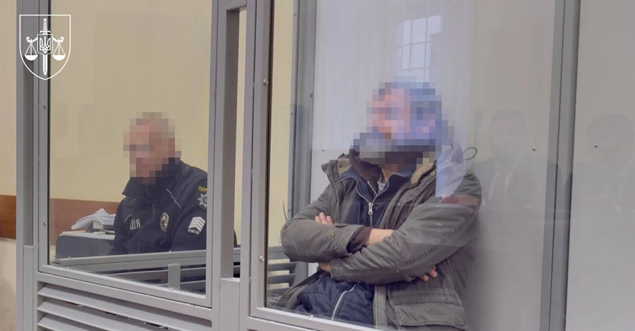 Суд залишив під вартою колишнього директора 