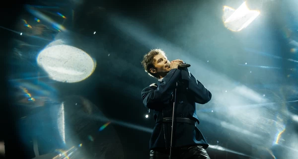 Блекаут, жива трава та жарти про прання: як пройшов концерт Макса Барських у Палаці спорту