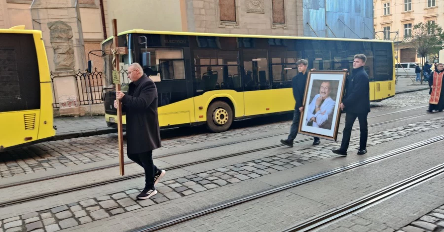 Під час загальноміського прощання зі Степаном Гігою у Львові сурмач заграв мелодію 