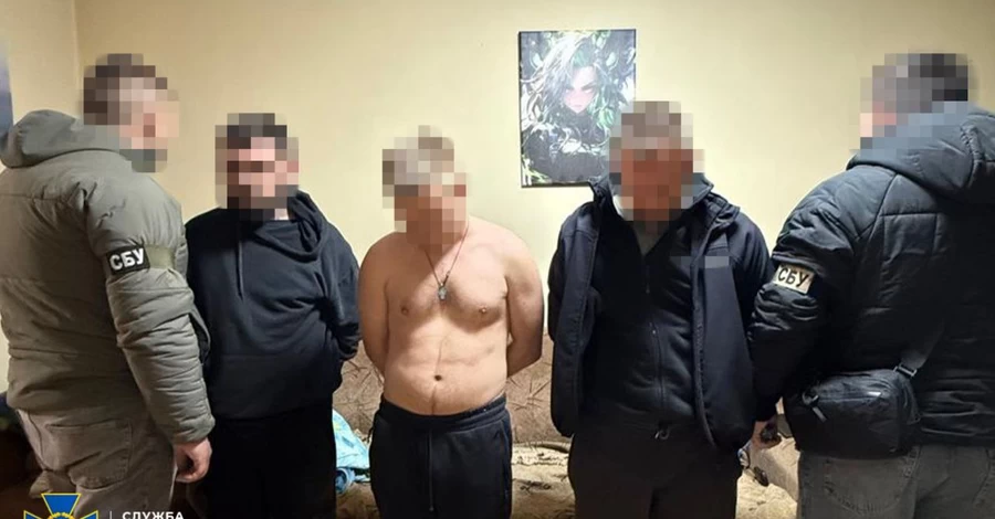 Суд отправил под стражу подозреваемых в теракте в Киеве, жертвой которого стал нацгвардеец