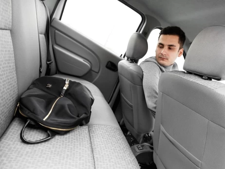 Що забувають в машинах користувачі BlaBlaCar: від британської візи до варення і мішка гною