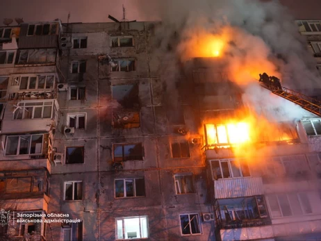Росіяни двічі за ранок вдарили по Запоріжжю: атакували багатоповерхівку і маршрутку