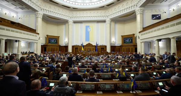 Рада проголосовала за ежедневную минуту молчания в Украине - что изменится