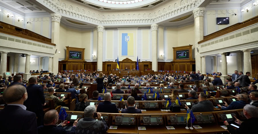 Рада проголосовала за ежедневную минуту молчания в Украине - что изменится