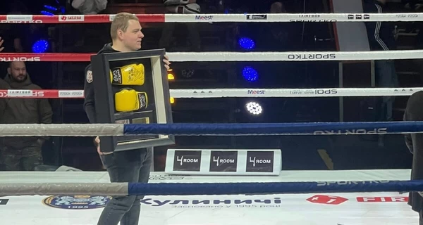 Во Львове продали перчатки Усика за 300 тысяч гривен для восстановления музея Шухевича