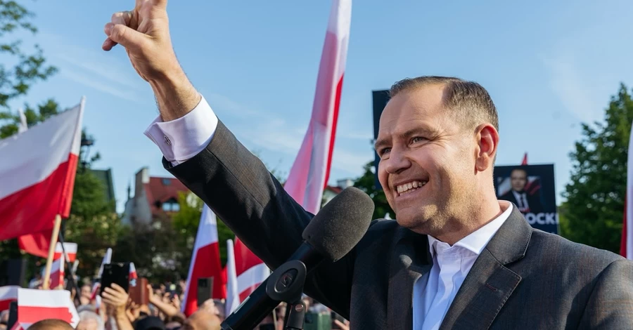 Навроцький підписав закон, що регулює отримання карт CUKR для українців