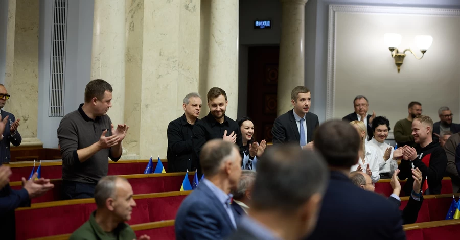 Верховная Рада обязала министров приходить в парламент на свое увольнение 