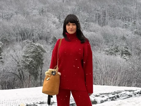 Зіркові ялинки: у Астаф’євої – іграшки з родинної колекції, у Нікітюк – розписані вручну