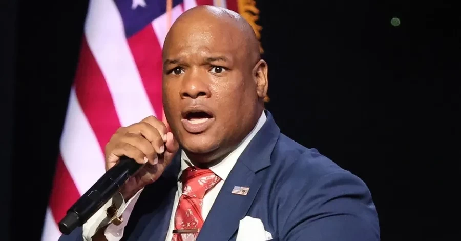 Приближенный к Трампу пастор Бернс высказался о коррупции в Украине и женщине-президенте