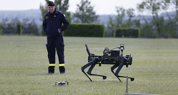 Прогноз Європолу: Роботи зможуть об'єднуватися та нападати на людей