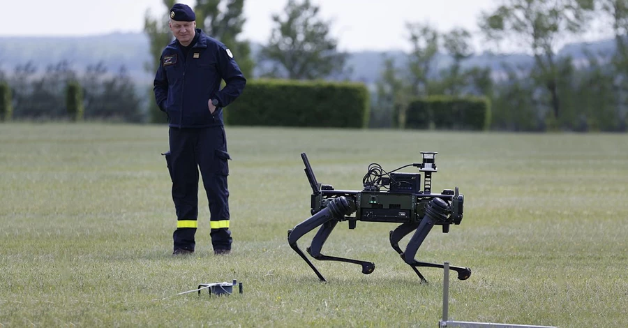 Прогноз Европола: Роботы смогут объединяться и нападать на людей