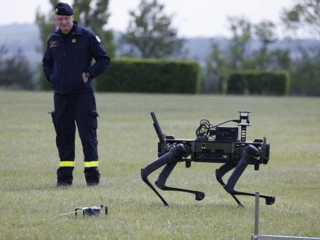 Прогноз Европола: Роботы смогут объединяться и нападать на людей