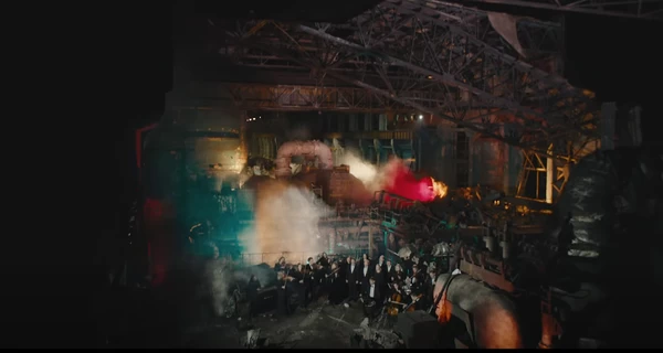 На одной из разрушенных ТЭС сыграли легендарный «Щедрик» 