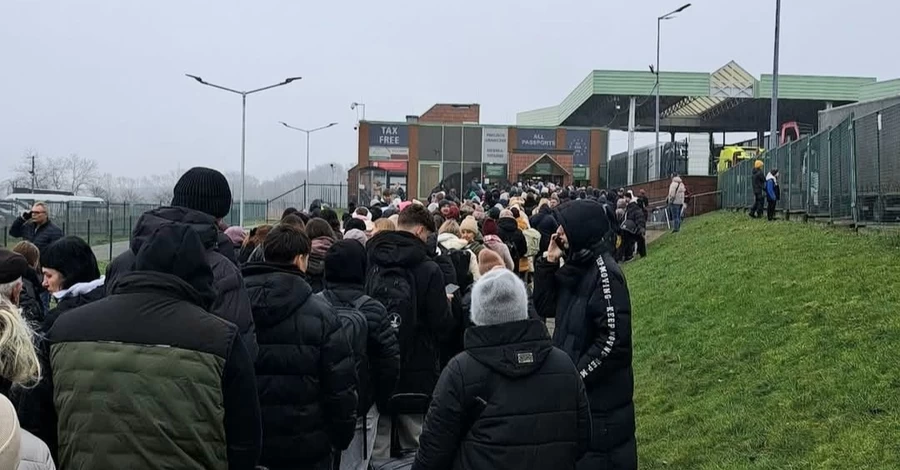 Час очікування на кордоні України з Польщею зріс до 20 годин, — соцмережі