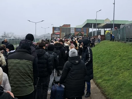 Час очікування на кордоні України з Польщею зріс до 20 годин, — соцмережі