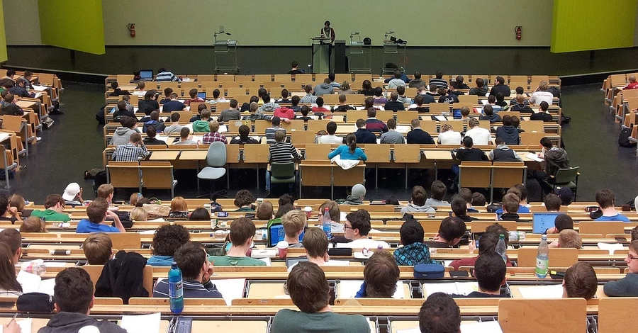 Міносвіти розповіло, чи стало менше вступників після відкриття кордонів для чоловіків 18-22 років