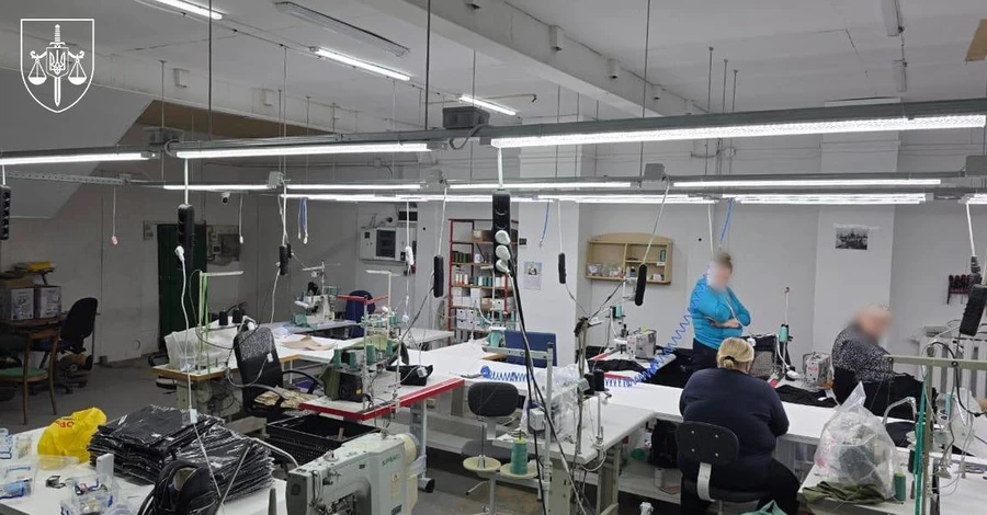 Під Львовом викрили цех з виготовлення підробленого одягу відомих брендів