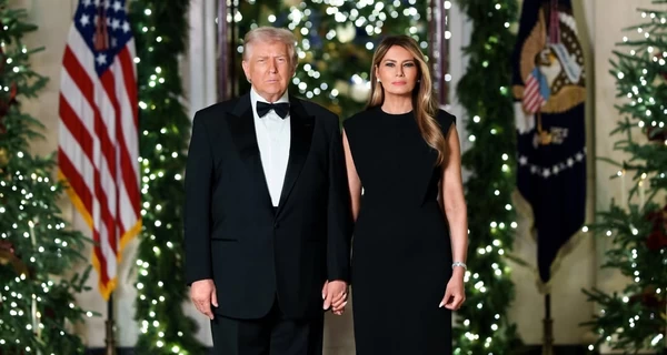 Белый дом обнародовал рождественское фото Трампов