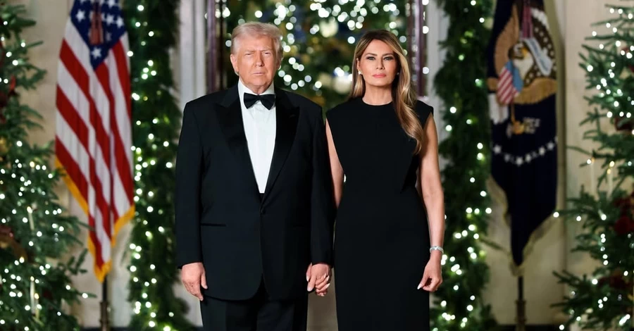 Белый дом обнародовал рождественское фото Трампов
