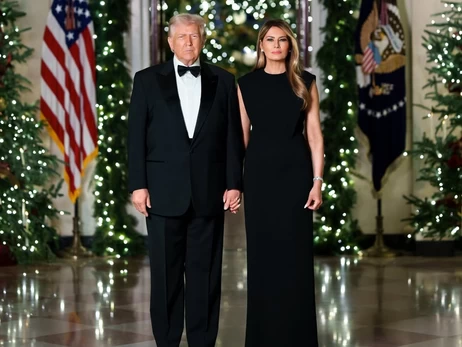 Белый дом обнародовал рождественское фото Трампов