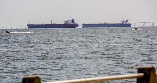 США перебрасывает элитные авиаподразделения в Карибский бассейн, на улицах Венесуэлы раздают оружие