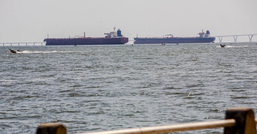 США перебрасывает элитные авиаподразделения в Карибский бассейн, на улицах Венесуэлы раздают оружие