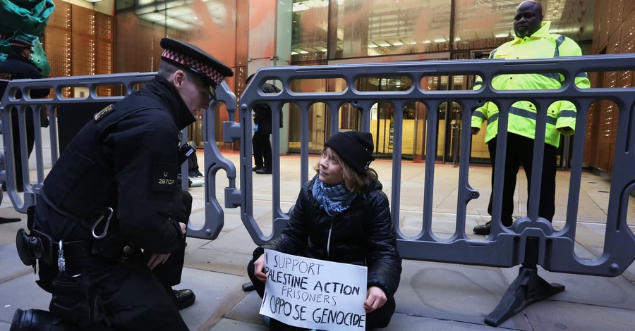 Ґрету Тунберг арештовували у Лондоні за порушення закону про тероризм