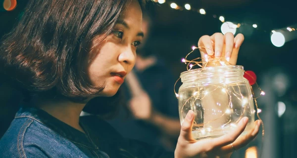 Чи небезпечні святкові гірлянди для зору: думка офтальмологів