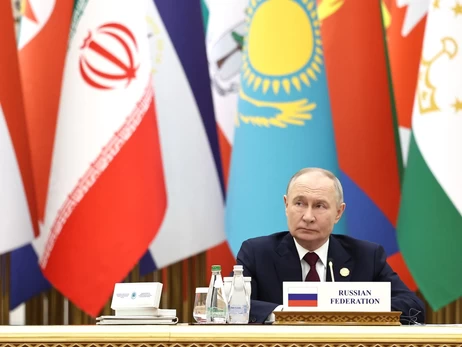 Россия и не примет, и не отклонит мирный план Украины и США из 20 пунктов, - Bloomberg