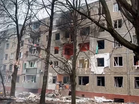 У Чернігові дрон влучив у п'ятиповерхівку: один загиблий, п'ятеро поранених