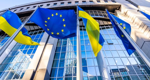 Власенко наголосив, що Конституція України не передбачає конкурсів для призначення Генерального прокурора.