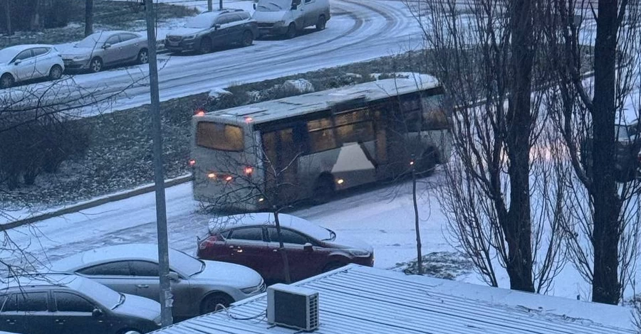 Киев замело снегом, а шесть областей из-за непогоды остались без света