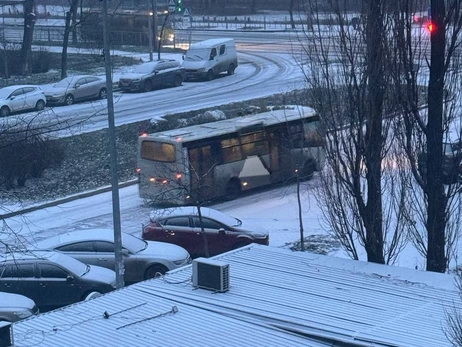 Киев замело снегом, а шесть областей из-за непогоды остались без света