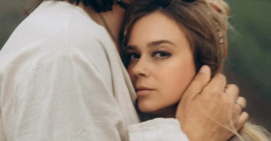 Співачка Лавіка вперше стала мамою